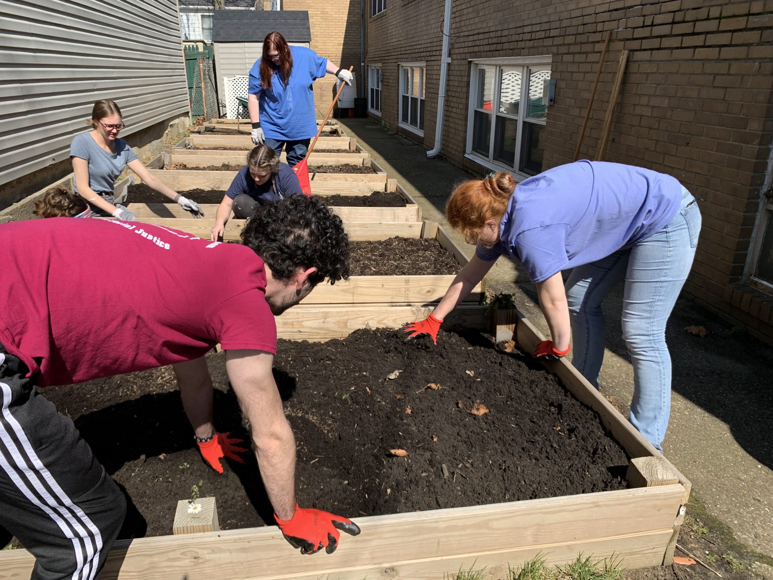SSJ Neighborhood Center volunteers in action